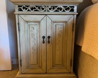Bedside cabinet/table