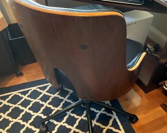 Very unusual Stella desk chair...Ladies, this one's for you!  Beautiful condition, so comfy and great looking!