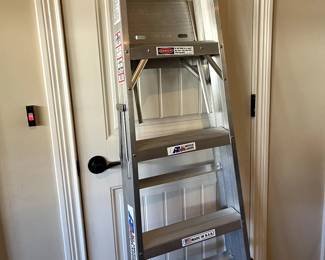 Ladder, aluminum..lightweight and easy to carry