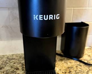 Keurig coffee maker...single cup...pass the cream!