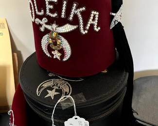 Vintage Oleika Temple Fez with large tassle AND carrying case!   Beautiful!