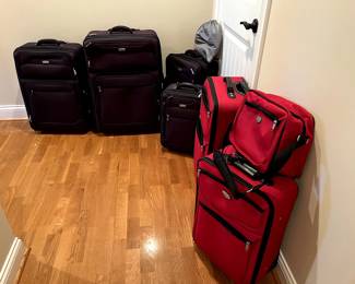 Lots of luggage in excellent condition!  Where we going???