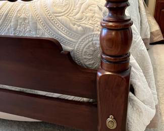 Henkel-Harris Queen Cannonball bed is gorgeous!  Excellent condition and matches, of course, the dresser and chest of drawers and secretary!  Truly a family heirloom in the making!
