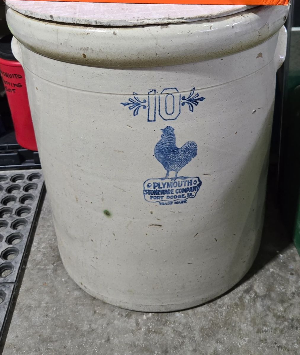 Plymouth Stoneware Co Crock