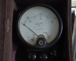 Voltage meter