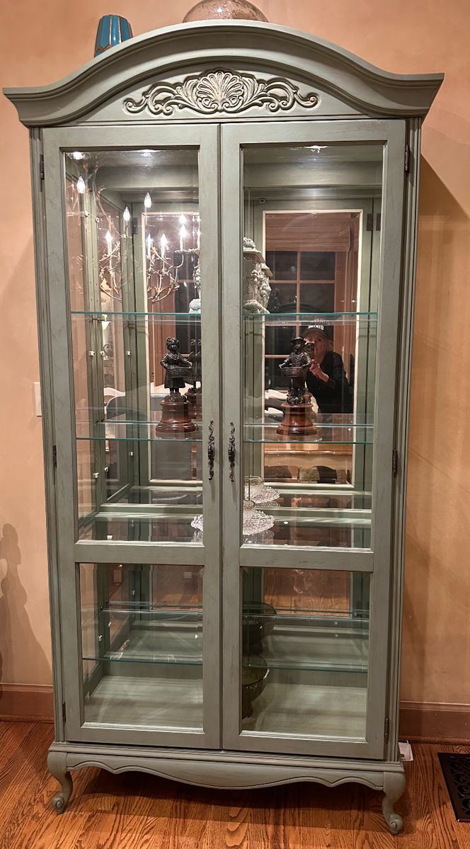 China hutch curio cabinet with lighting