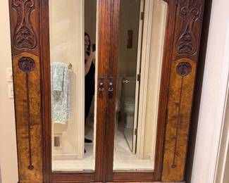 Vintage armoire  77 x 50 x 18