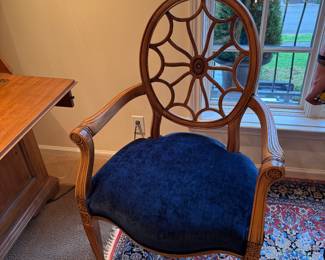 Desk/ decorative chair