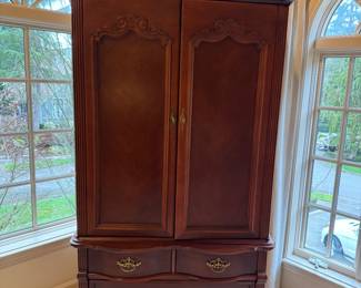 Solid armoire 71 x 39x 20