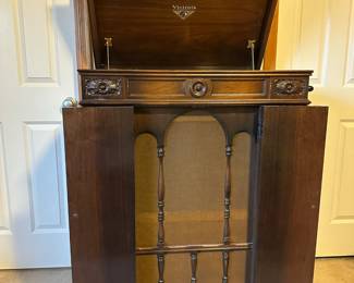 Victor Victrola Talking Machine Mahogany "Credenza" Model 42311 Record Player