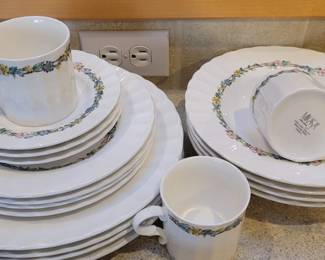 Mikasa "Love Prose" Dish Set – 3 Mugs, 4 Chargers, 4 Dinner Plates, 4 Salad Plates, 4 Bread & Butter Plates