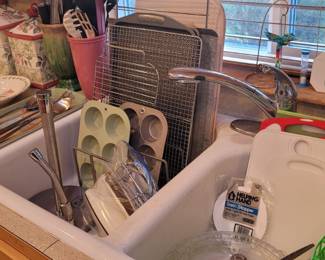 Muffin Pans, Baking Bans, Cutting Boards