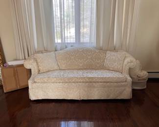 Lovely small sized sofa. Great quality.