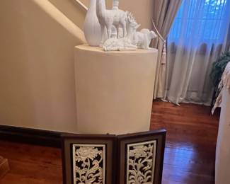 Lovely & versatile home decor items throughout