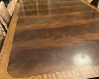 Henredon dinning room  table with 10 chairs and two leaves 