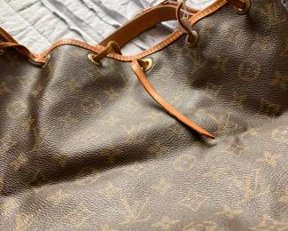 Louis Vuitton  tote bag 
