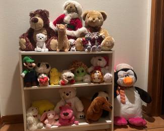 stuffed animals/bookshelf