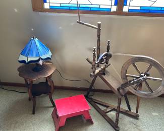 Antique wooden spinning wheel. 