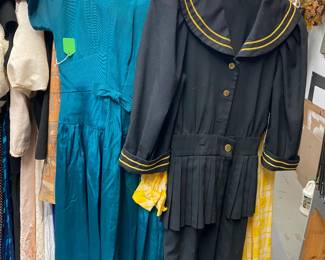 Vintage and Boutique women clothing by Cinq, Cabi, Coldwater Creek, Curio, Fashion Nova, Aria,