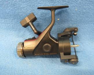 Lot 406. Quantum OMG20 spin cast reel. Looks unused. No spool.