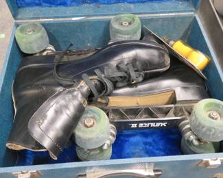 Lot 268. Men's roller skates size 10 and case