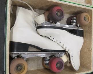Lot 267. Women's size 7 roller skates and carrying case