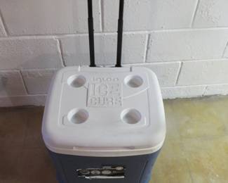 Lot 222. 60-qt Igloo rolling cooler