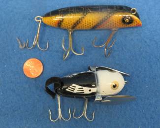 Lot 141. Heddon 2 1/2" NWP Crawler Mouse, and a South Bend 3 1/4" wooden Bass-Oreno with tack eyes