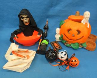 Lot 273. Halloween decorations