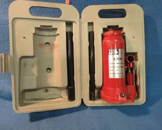 Lot 261. Tool Shop 6-ton hydraulic bottle jack