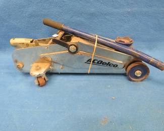 Lot 312. Small floor jack