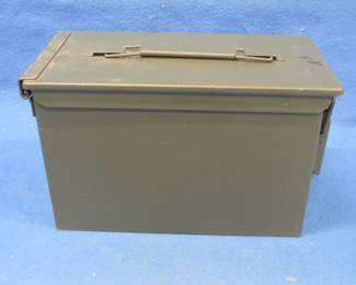 Lot 440. Metal utility box with locking lid. 11" x 7 1/4" x 6"