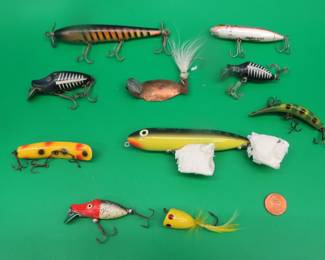Lot 75. 10 vintage baits including a Heddon 4" like-new Zara Spook, two flatfish, a Devil Horse and more