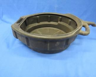 Lot 462. Oil drain pan