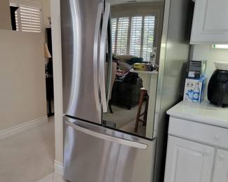 LG Smart Mirror InstaView Counter-Depth MAX French Door Refrigerator (1 year old, labels still in place, manual included)