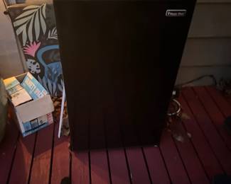 Magic Chef minifridge