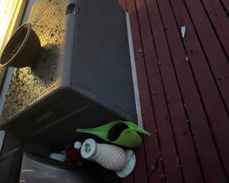 Outdoor storage chest