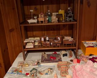 Dollhouse furniture