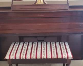 Spinet piano