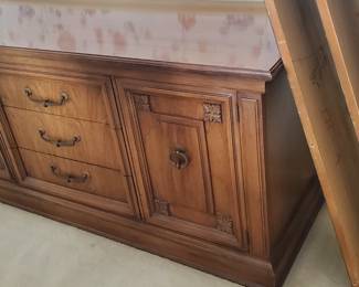 Dining room buffet (3) leaves for the dining table