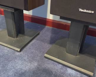 Technics free-standing speakers