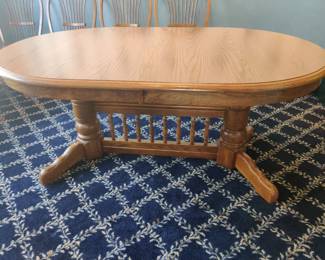 Oval double-pedestal expandable table