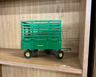 ERTL John Deere Toy Biling Hay Trailer Wagon