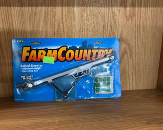 ERTL Farm Country Toy Belted Elevator - Die Cast Metal