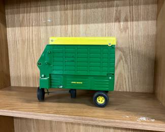ERTL Toy John Deere Forage Wagon