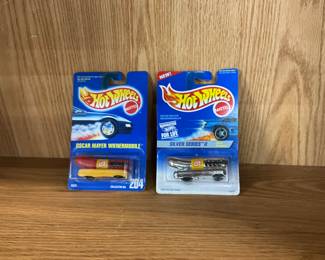 Hot Wheels - Oscar Mayer Wienermobile & Silver Series II