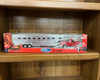 Toy Ford F350 with Fifth Wheel Horse Trailer