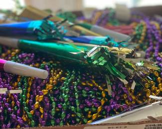 Mardi Gras bead sets & horns
