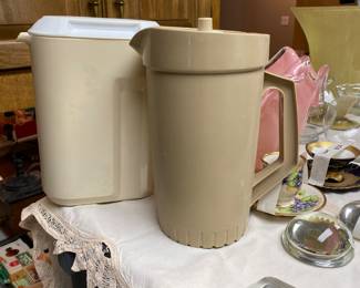 Kitchen - Tupperware pitcher & storage container