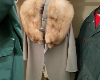 Size 8 belted coat with fur collar